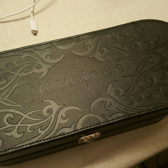 Hard case makeup bag