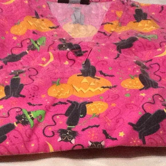 Bundle for @sinjin03. Scrub top sz xlg.