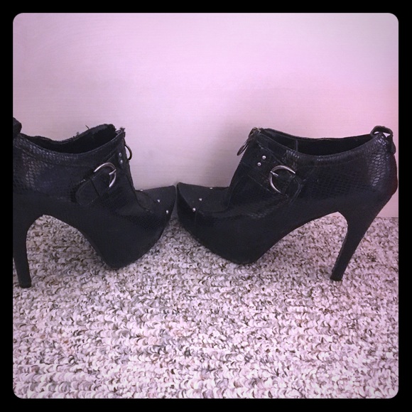 Snakeskin leather booties