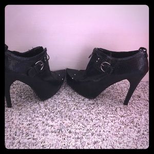 Snakeskin leather booties