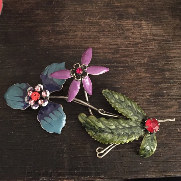 Vintage Jewelry - Gorgeous vintage flower brooch Vintage Jewelry - Gorgeous vintage flower brooch