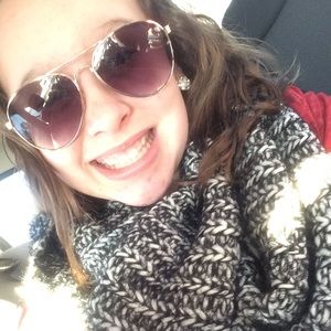 Meet your Posher, Hailey