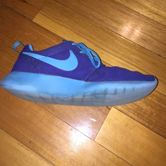 Nike Men's Roshes - Picture 2 of 4