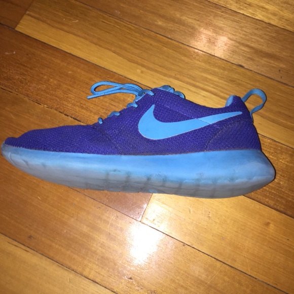 Nike Men's Roshes - Picture 3 of 4