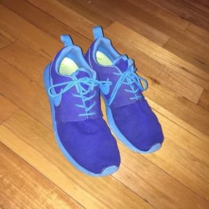 Nike Men's Roshes