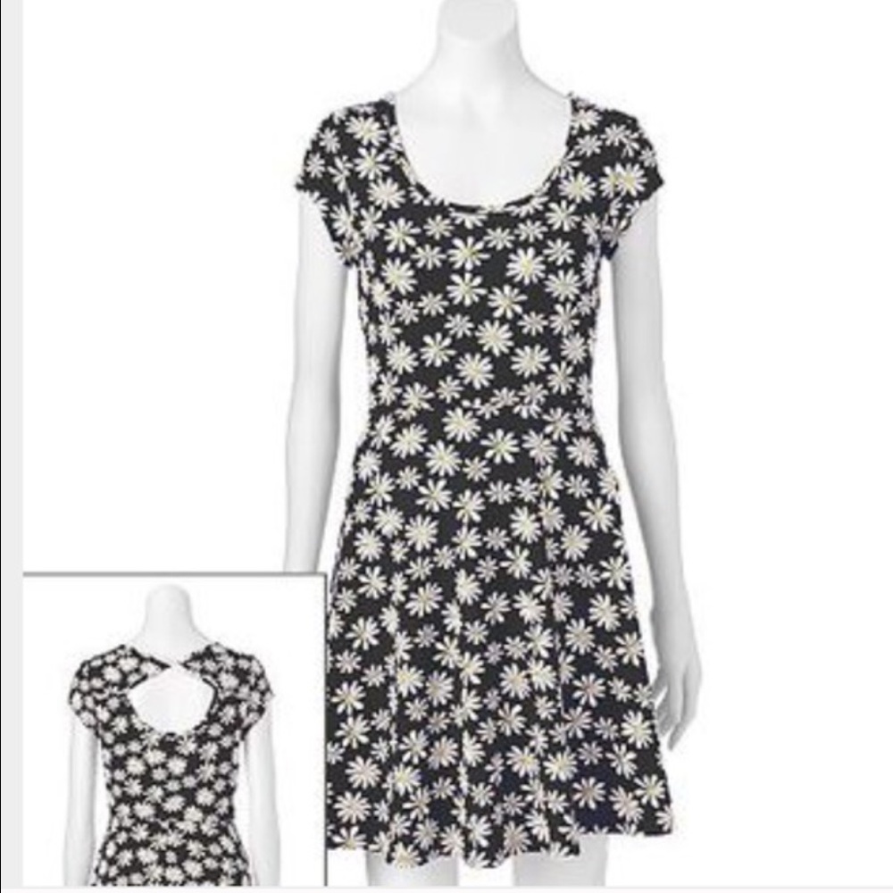 🍾FINAL🍾Daisy Print Fit and Flare Dress