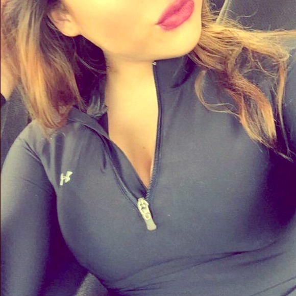 UNDER ARMOR BLACK ZIP UP