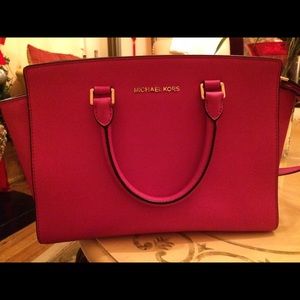 MICHAEL KORS fuchsia bag