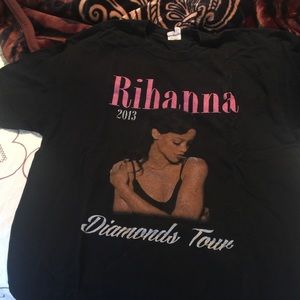 Rihanna tour shirt