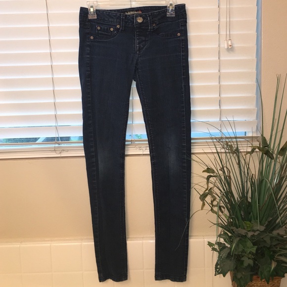 dark washed denim skinny jeans