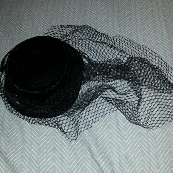 Black Velour Top Hat Fascinator