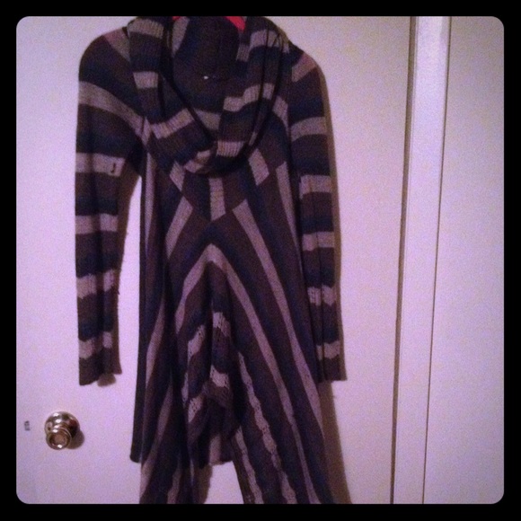 Pretty asymmetric sweater - Picture 1 of 3