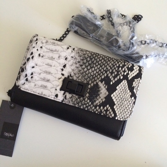 👜Mossimo Cross Body Bag with Turnlock Closure. 👜