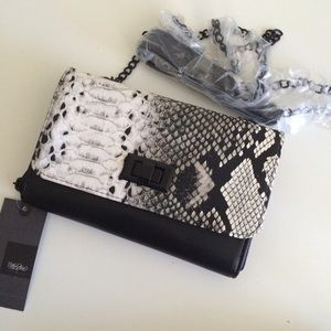 👜Mossimo Cross Body Bag with Turnlock Closure. 👜