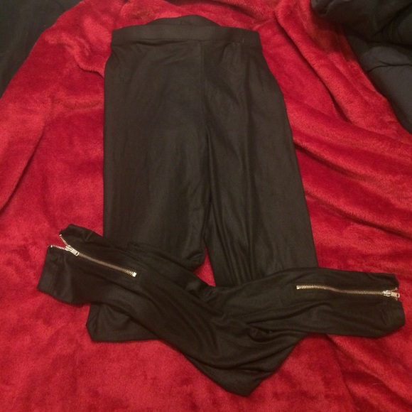 Ankle zip leggings