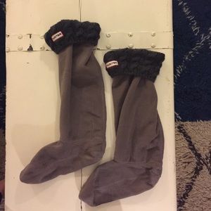 Size 8-10 (women)... Hunter boots fleece liners.