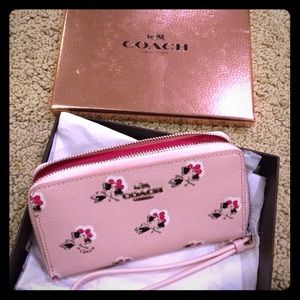 🌟Coach powder pink wallet!