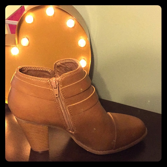 Ankle boots - Picture 1 of 2
