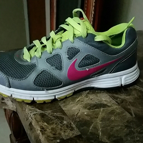 ❌SOLD❌NIKE REVOLUTION - Picture 2 of 4