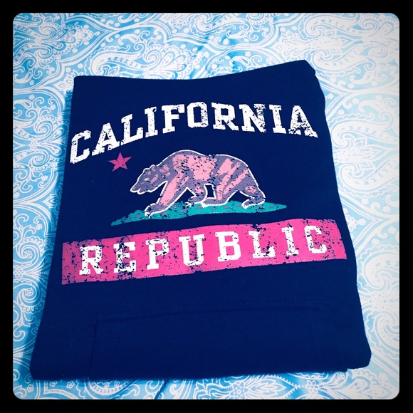 🚨PRICE DROP🚨 CALIFORNIA REPUBLIC HOODED PULLOVER