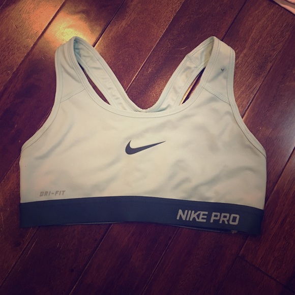 Nike pro sports bra