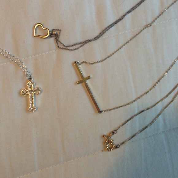 4 necklaces💐