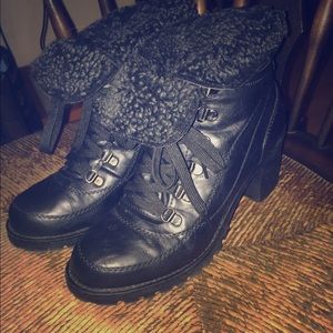 Comfy black ankle boots with heels!