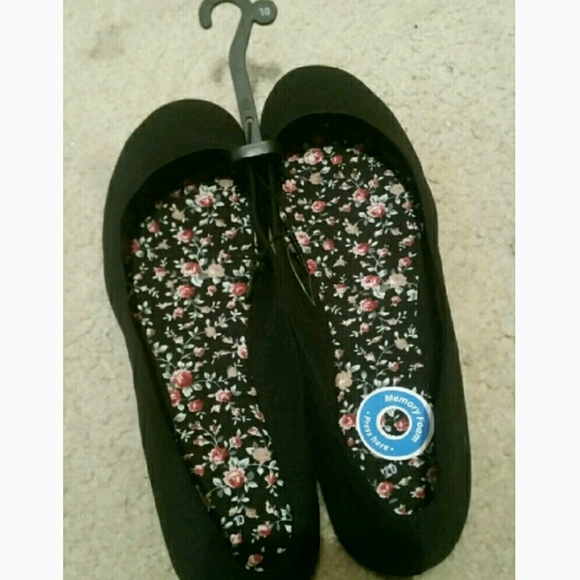 NWOT Black flats