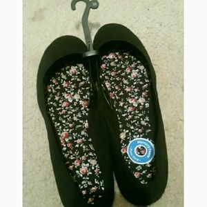 NWOT Black flats