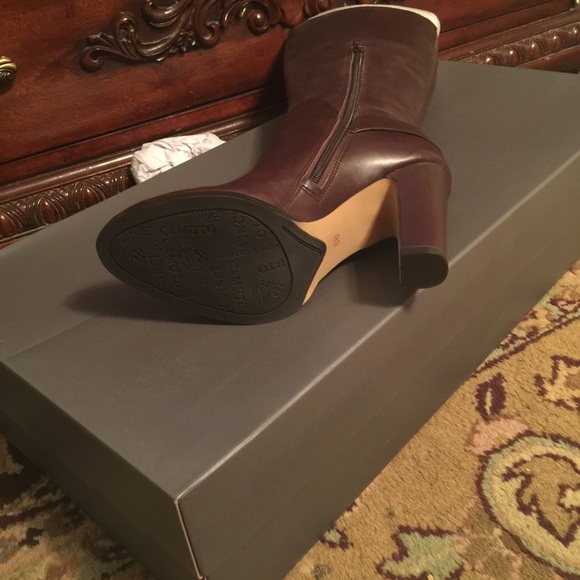 Gorgeous Vince Camuto boots - Picture 3 of 3