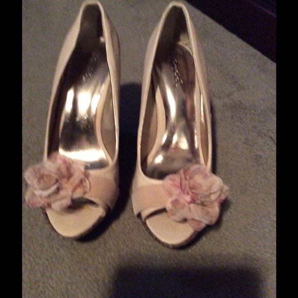 Pink wedges