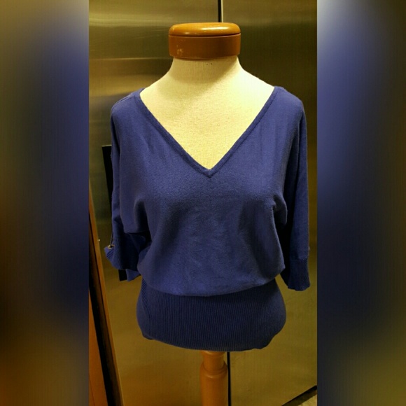 SOLD SOLD      Cable & Gauge Sweater Size Medium
