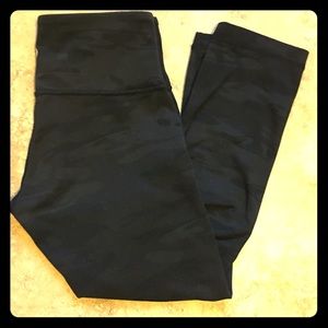 Lululemon Retro Black Camo WU Crop