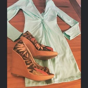 🐠 Nasty Gal Long-Sleeved Deep V BodyCon Dress 🐠