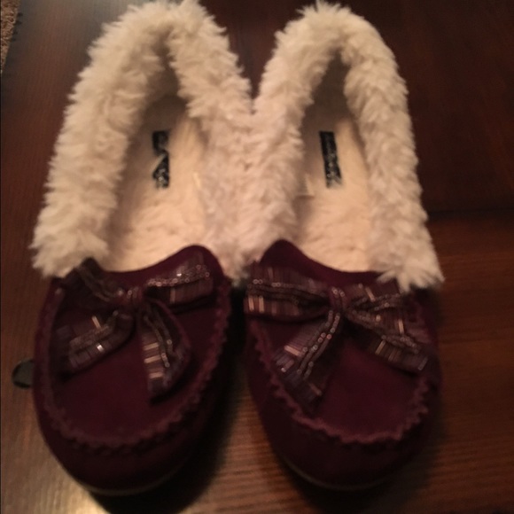 American eagle burgundy moccasins with beaded bow