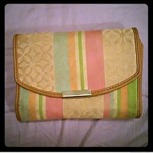 2 pieces  (1 bag and 1 wallet)