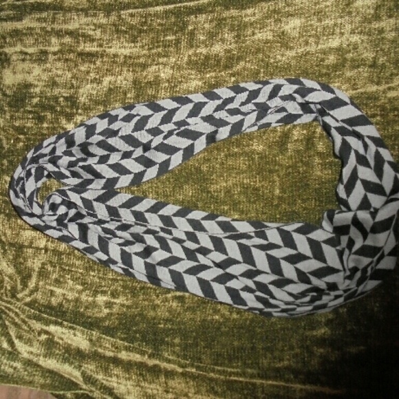 Scarf - Picture 1 of 2