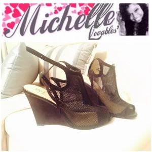 🚫SOLD🚫Women's sz 8 Black Net Wedge Heels