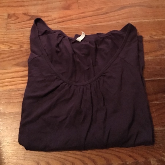 Long sleeved scoop neck shirt