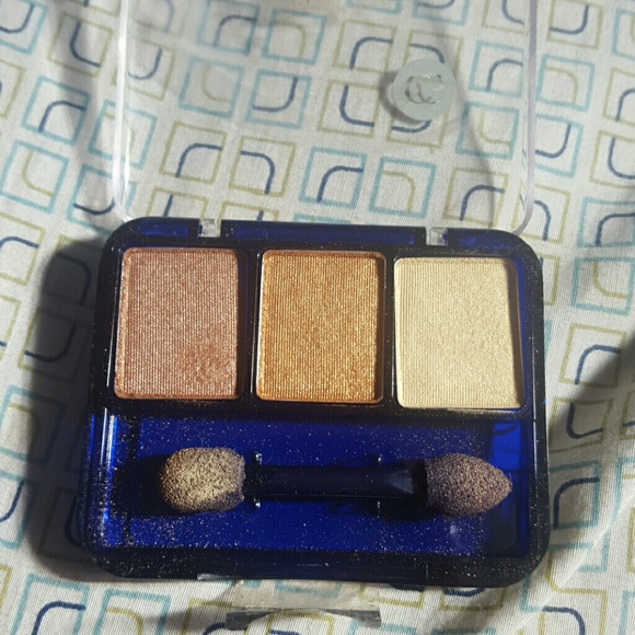 Eyeshadow - Picture 2 of 2
