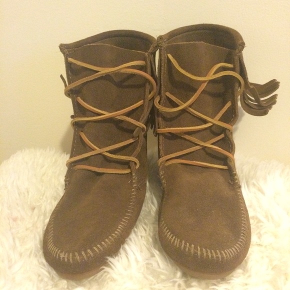 Minnetonka Tramper Boots