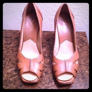 Lovely Michael Kors pumps!