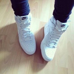 Nike Hi essential wedge sneakers