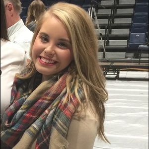 Meet your Posher, Brittney