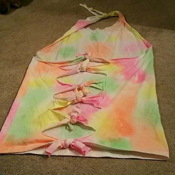 DIY tie-dyed workout halter.