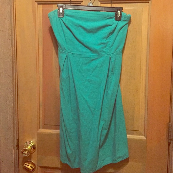 Spring green strapless linen dress