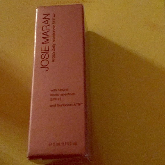 Josie Maran Argan Daily Moisturizer SPF 47