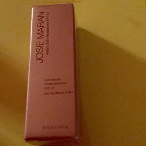 Josie Maran Argan Daily Moisturizer SPF 47