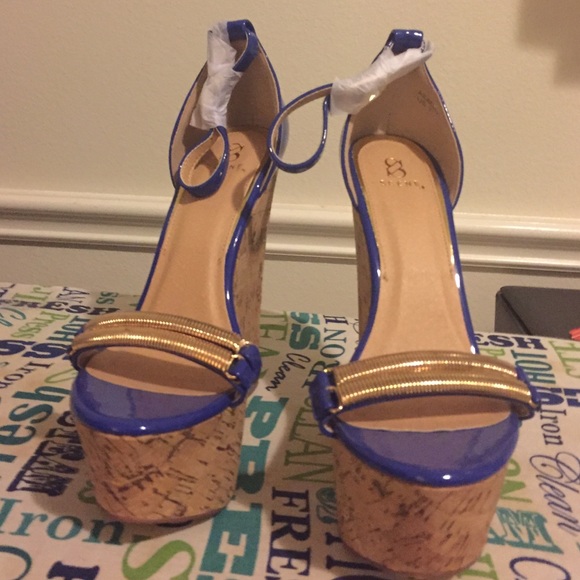 Pretty blue wedges