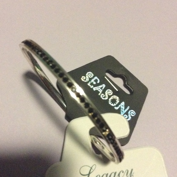 A bracelet  and hair scrunch is for Auburn Tigers - Picture 2 of 4